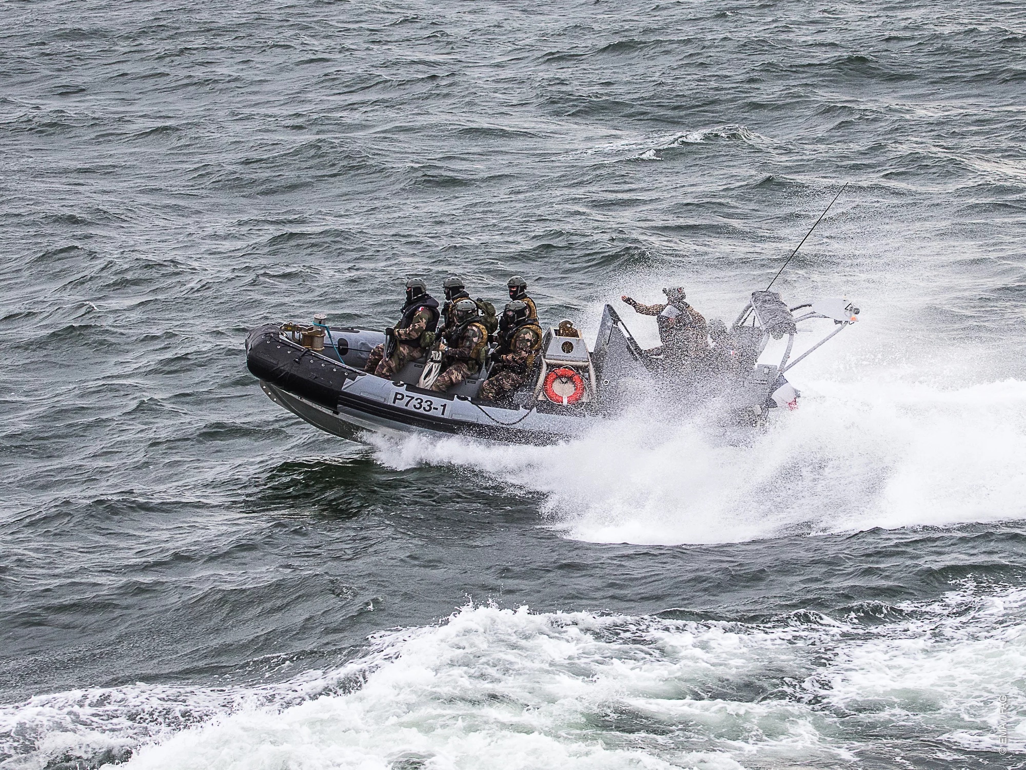 L'équipe de visite du patrouilleur La Confiance