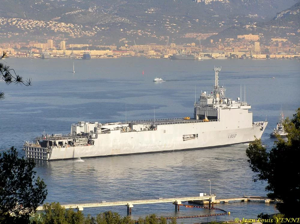 Le Siroco quitte le Lazaret pour Toulon