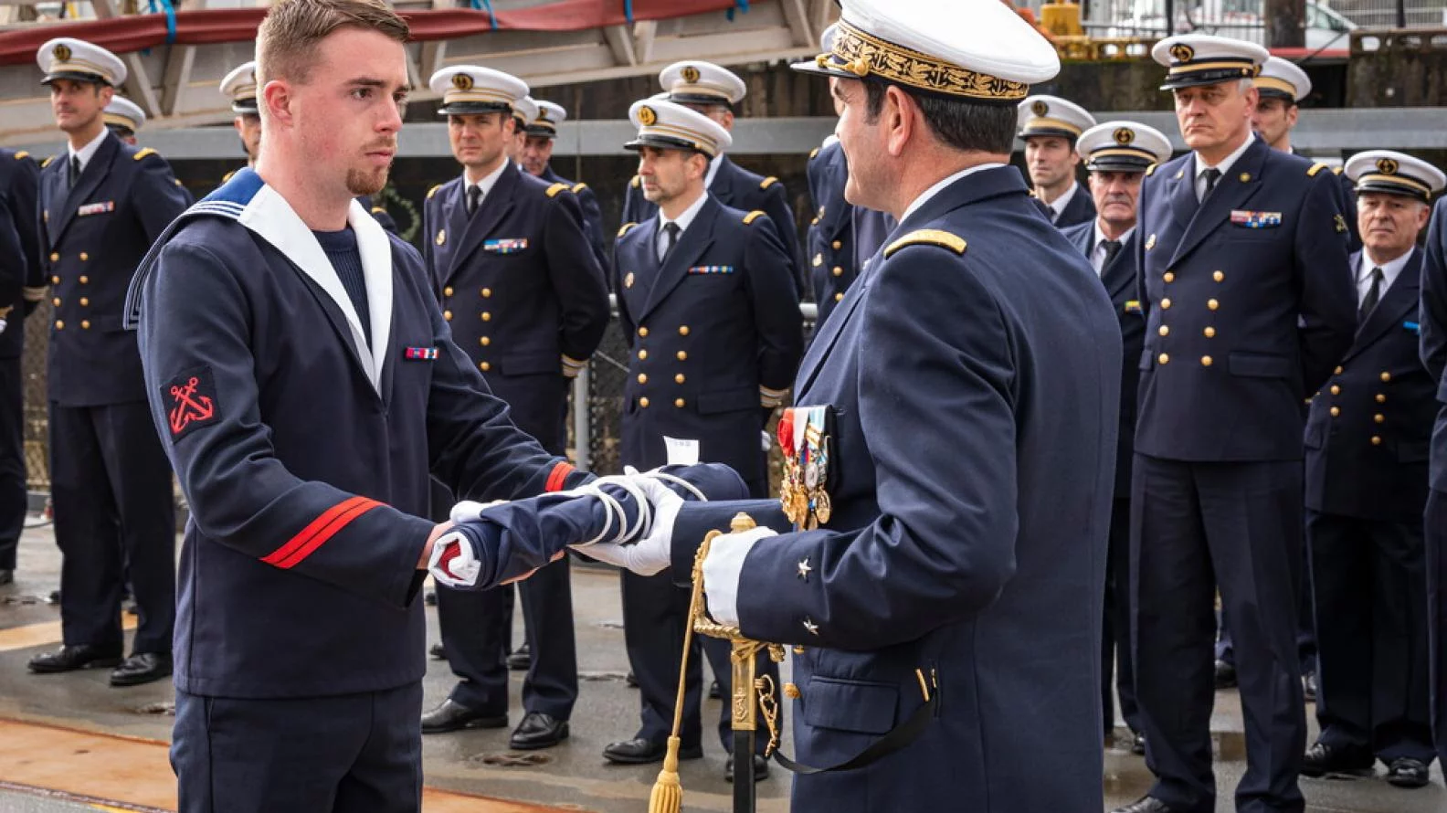 Dernière cérémonie des couleurs pour la frégate Latouche-Tréville