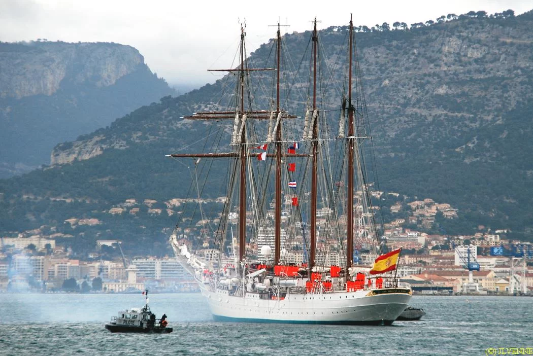 Arrivée du voilier-école espagnol Juan Sebastian de Elcano à Toulon