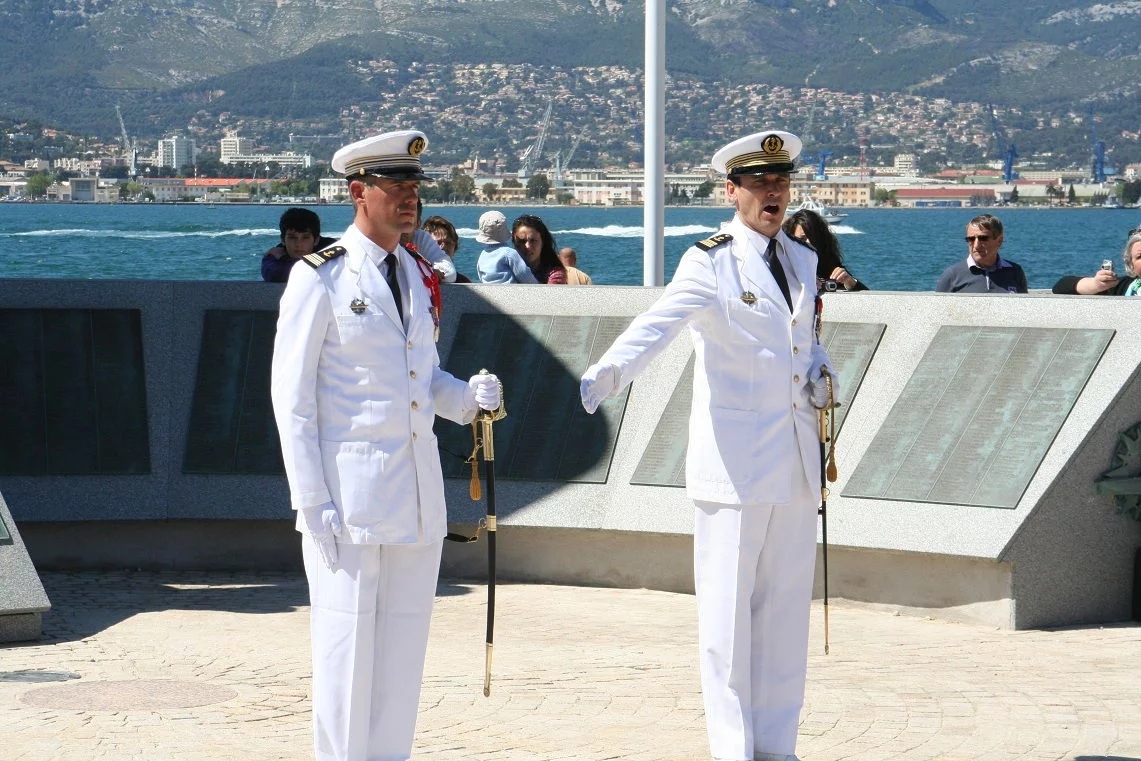Le capitaine de vaisseau Daniel Faujour fait reconnaître le nouveau commandant