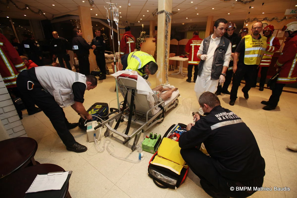 Les marins-pompiers de Marseille interviennent sur un incendie dans une chambre d’une maison de retraite