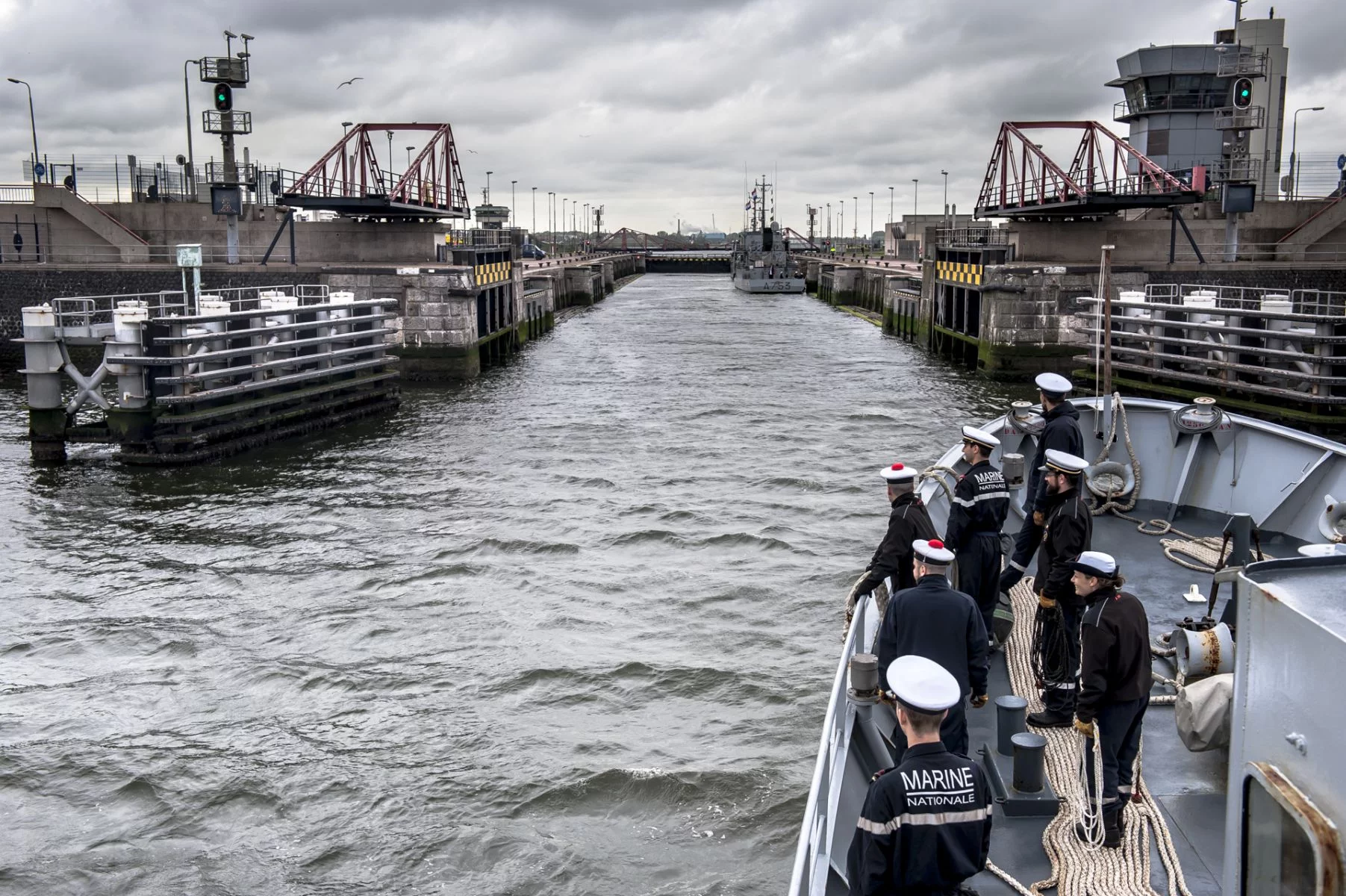 Entrée dans l’écluse du Noordzeekanaal