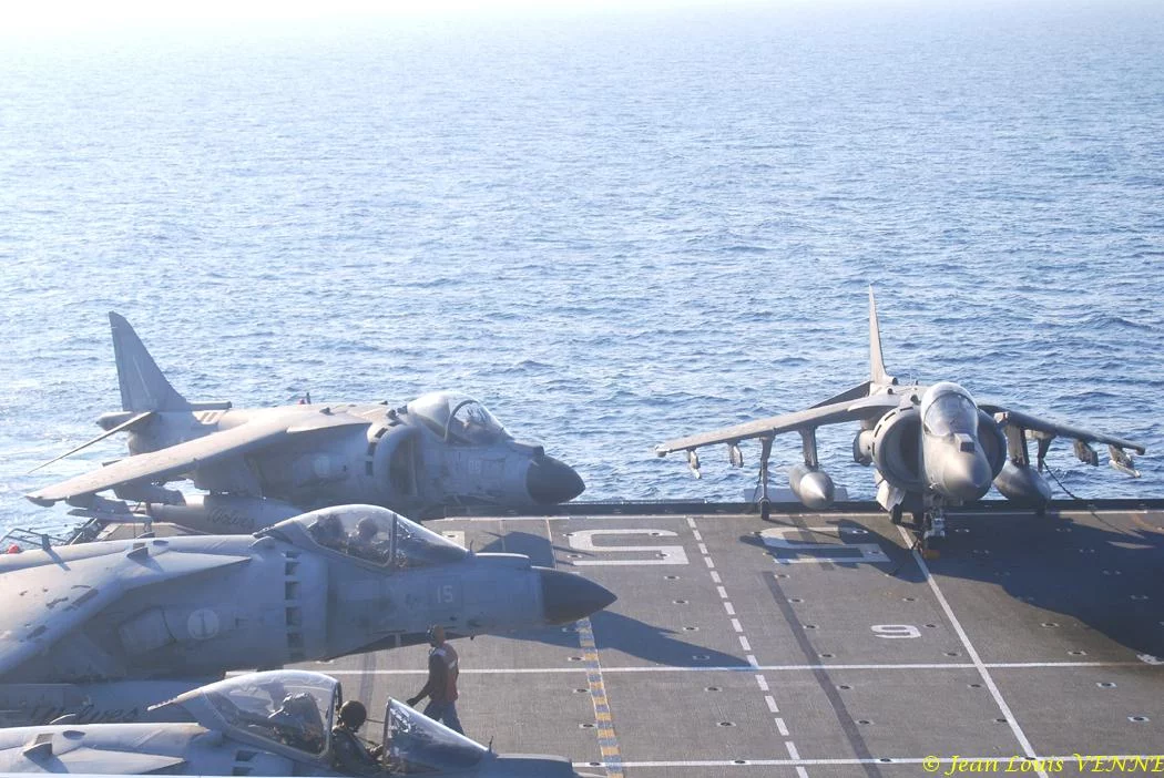 Des Harrier de la marine italienne