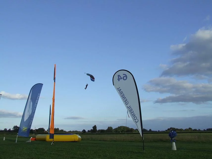 L’équipe Marine Méditerranée de parachutisme