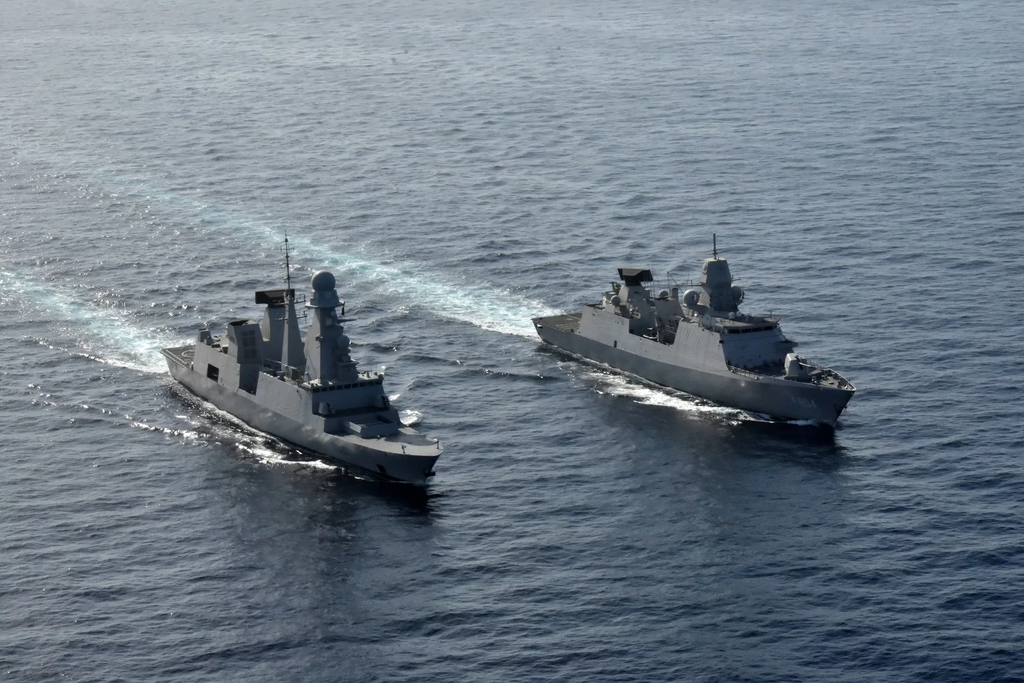 La frégate française Forbin et la frégate hollandaise De Ruyter