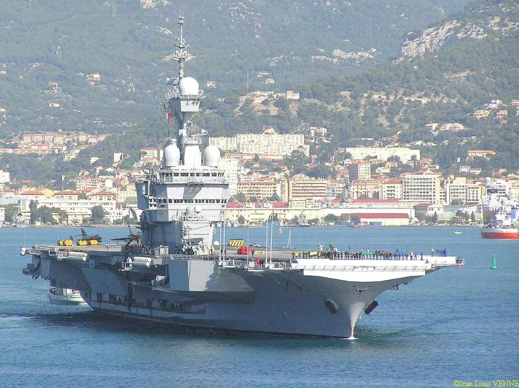 Le Charles de Gaulle prend la mer