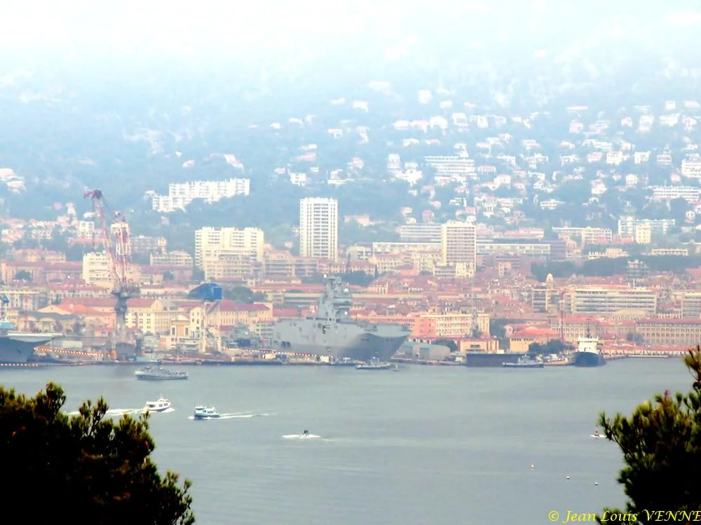 Le Mistral appareille pour des essais