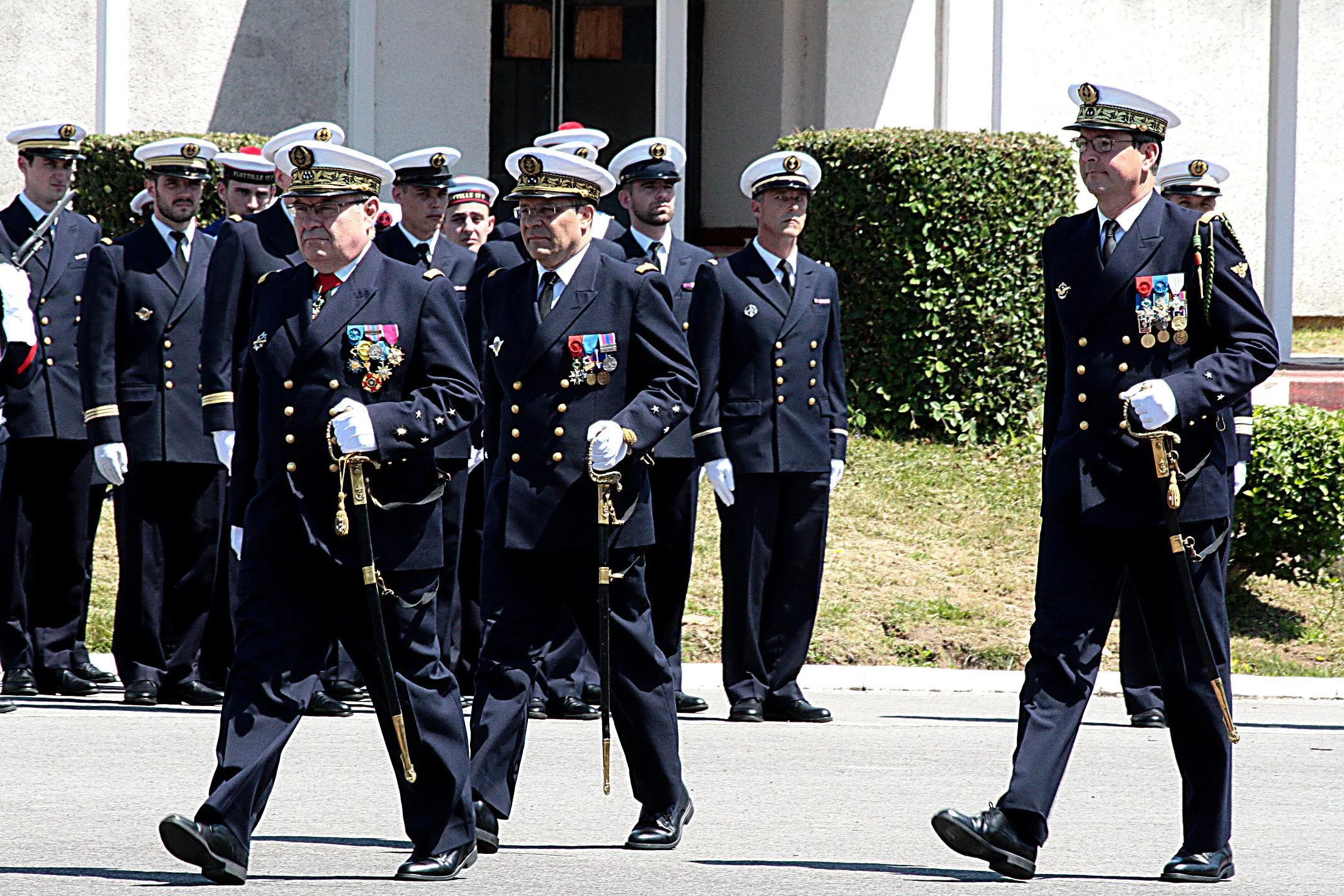 Remise de la Croix de la Valeur Militaire à des commandos marine