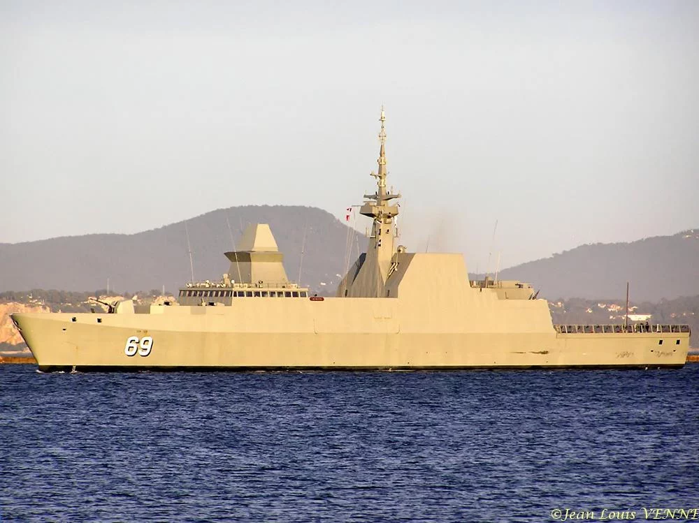 Arrivée Ã  Toulon de la frégate RSS Intrepid