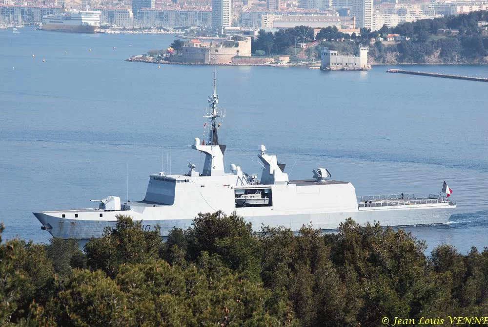 la frégate Lafayette effectue des boucles magnétiques