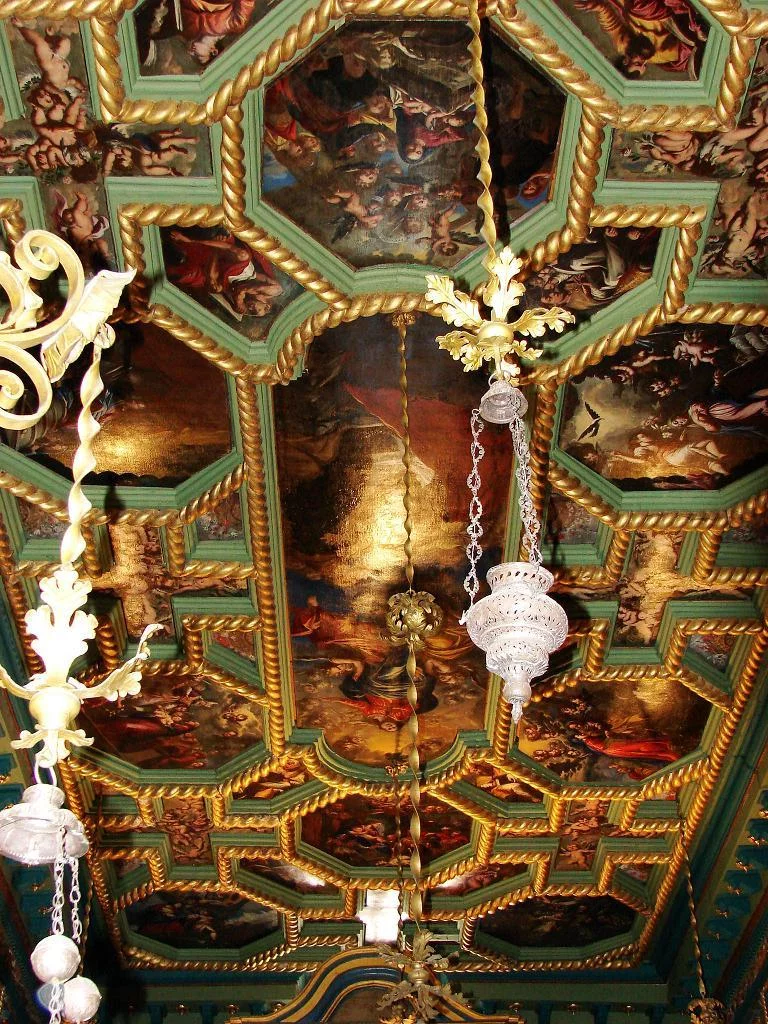 Le plafond de la chapelle
