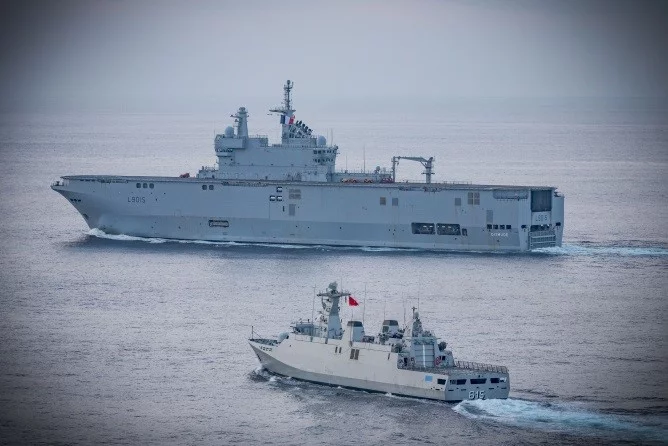 Le Dixmude et la corvette marocaine Allal Ben Abdellah