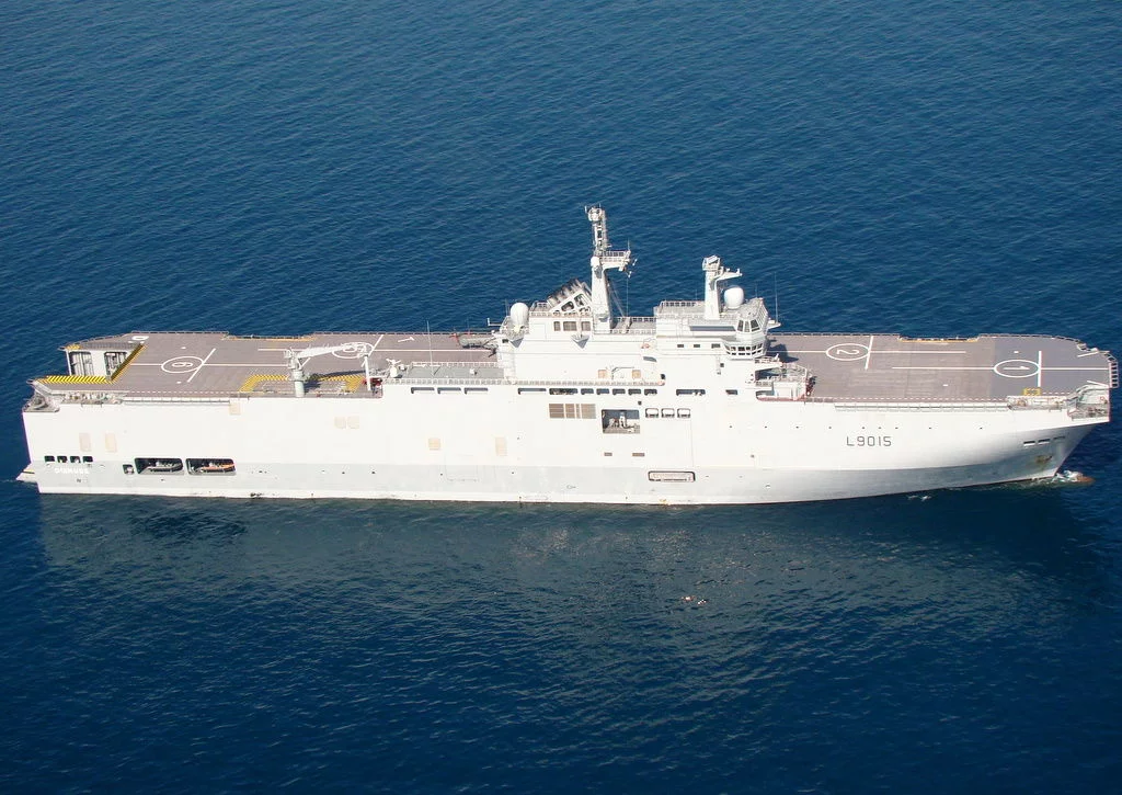 Le BPC Dixmude vu d’avion