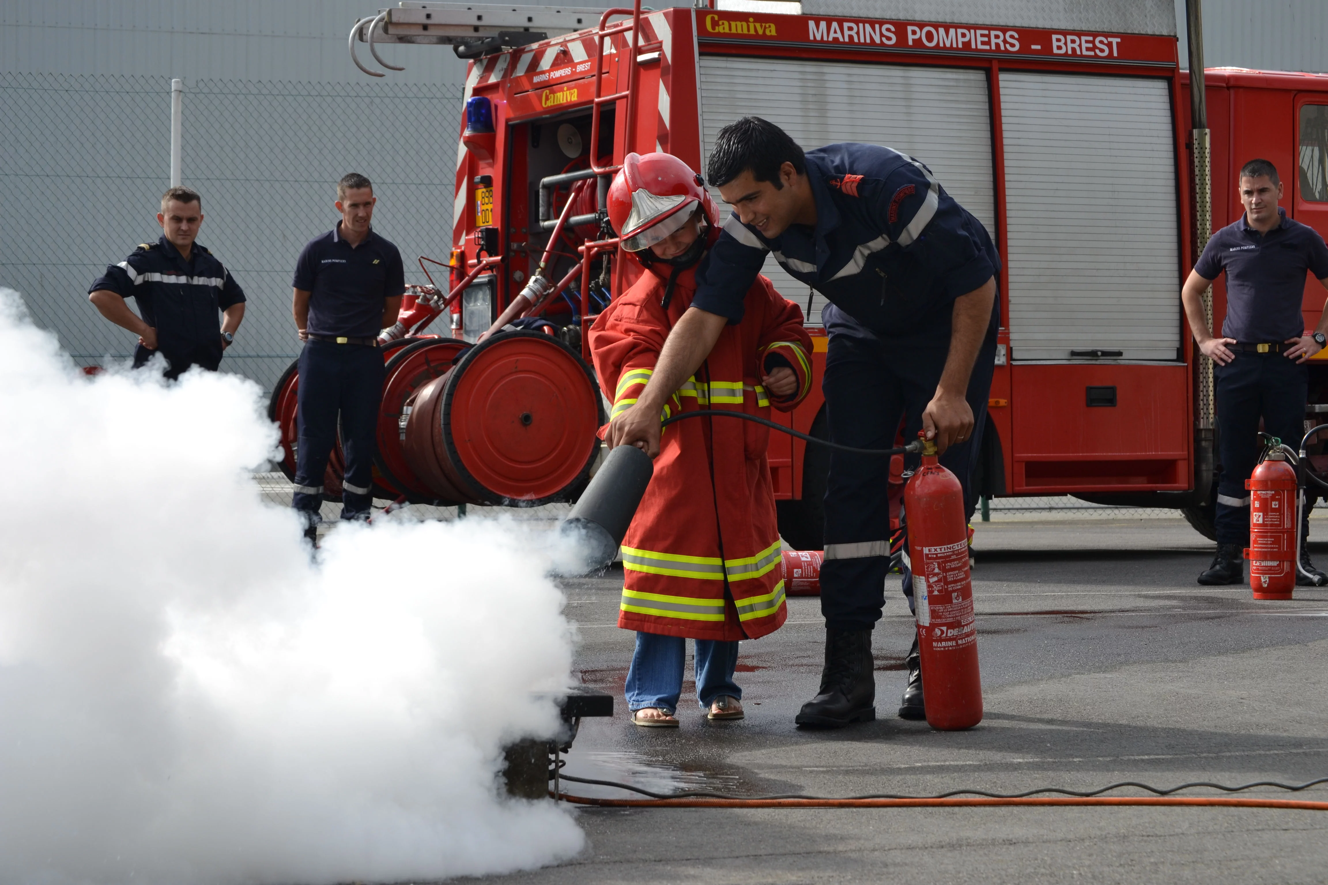 Des enfants à la rencontre des marins-pompiers de Brest