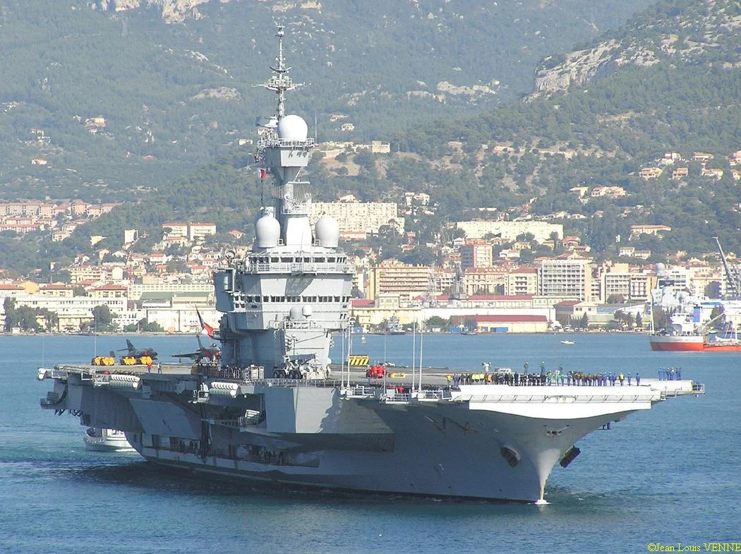 Le Charles de Gaulle prend la mer