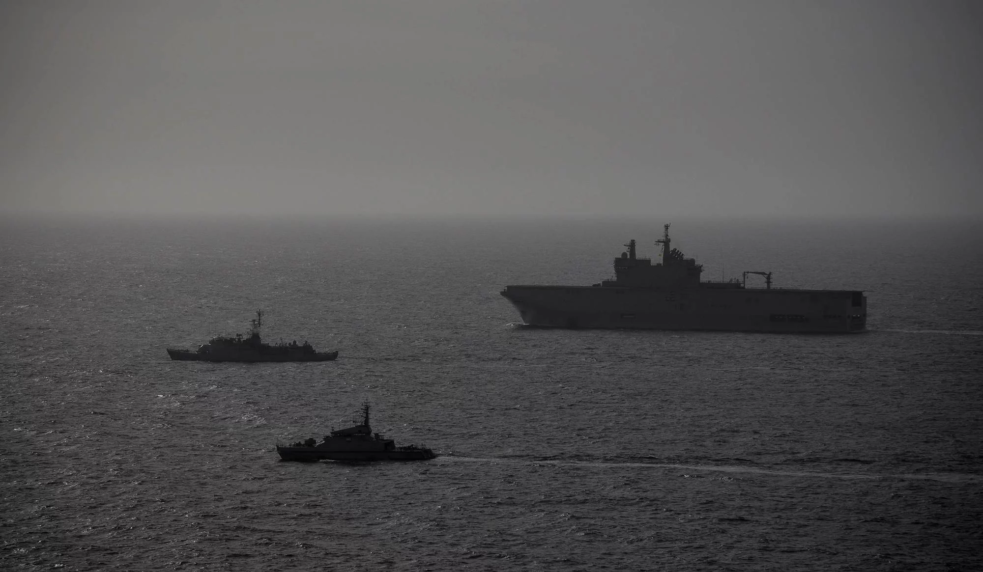 Le Mistral, le Commandant Birot et le patrouilleur sénégalais Kedougou
