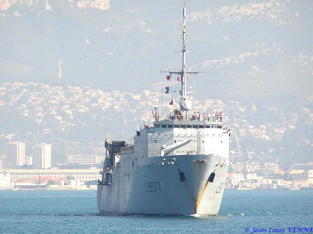 Le Bougainville appareille de Toulon