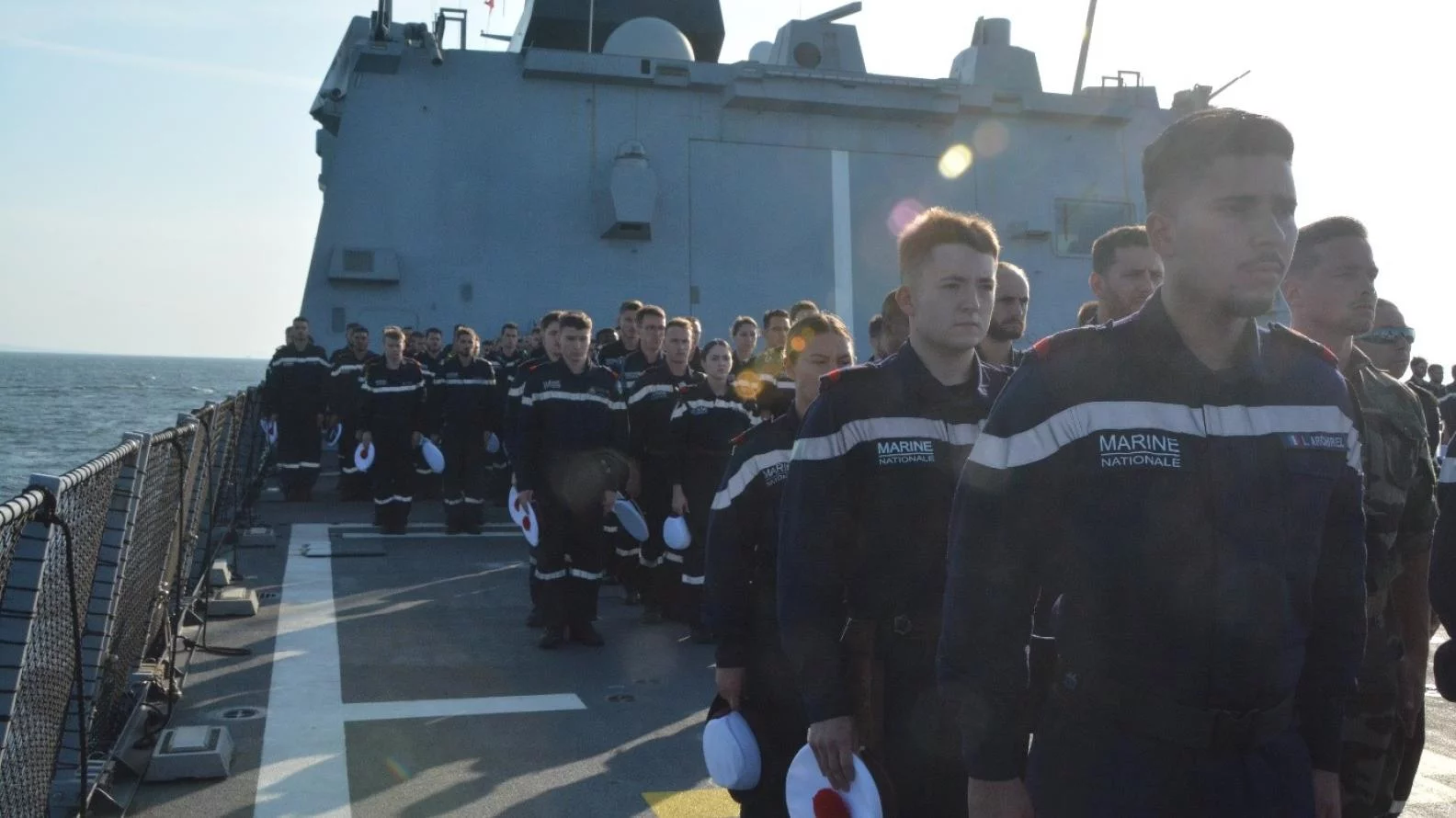 Les marins de la frégate Languedoc rendent hommage à leurs grands anciens dans les Dardanelles