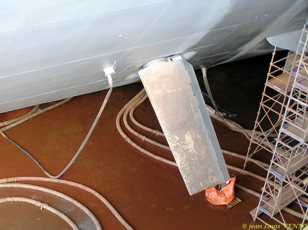 Un aileron de stabilisation du du Charles de Gaulle