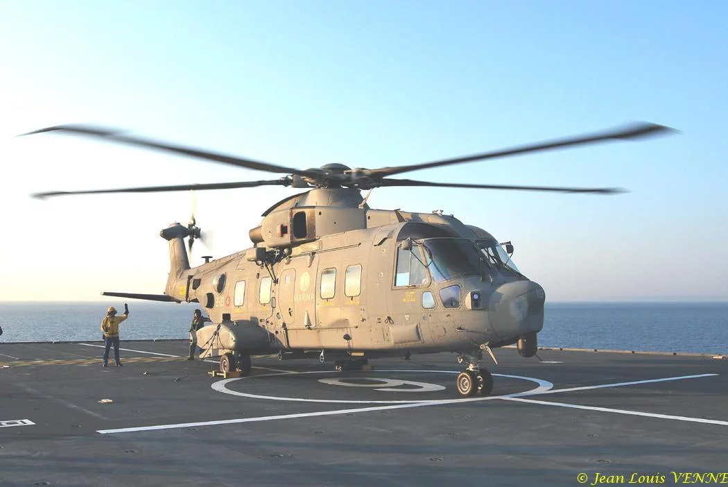 Un hélicoptère EH-101 de la marine italienne
