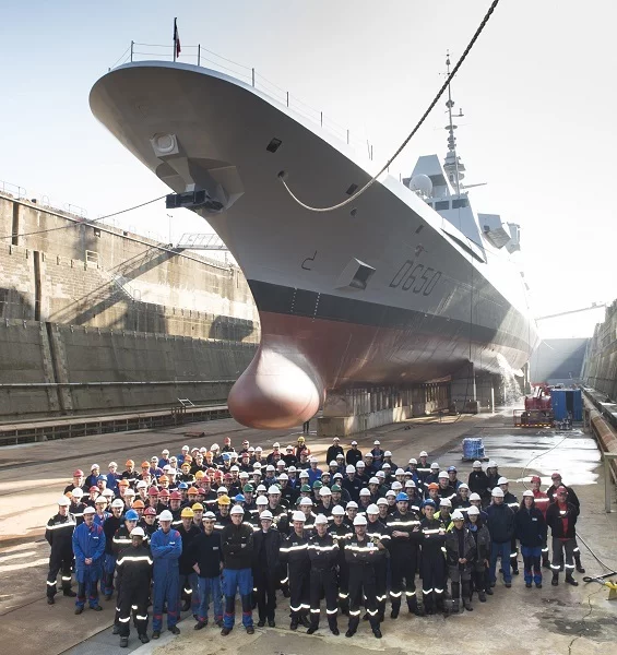 L'Aquitaine et son équipage au bassin