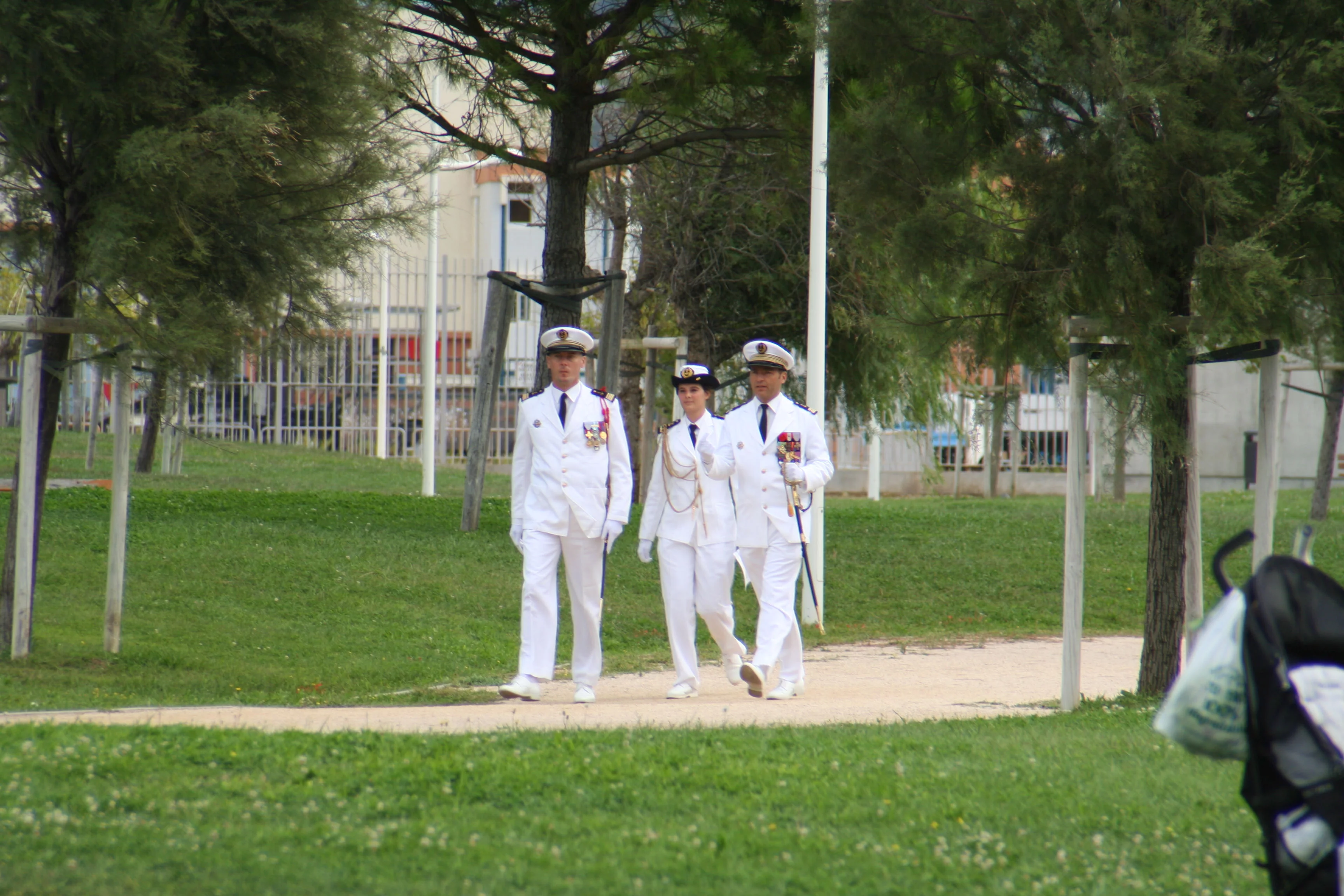 Arrivée du chef d'escadrille et du commandant prenant