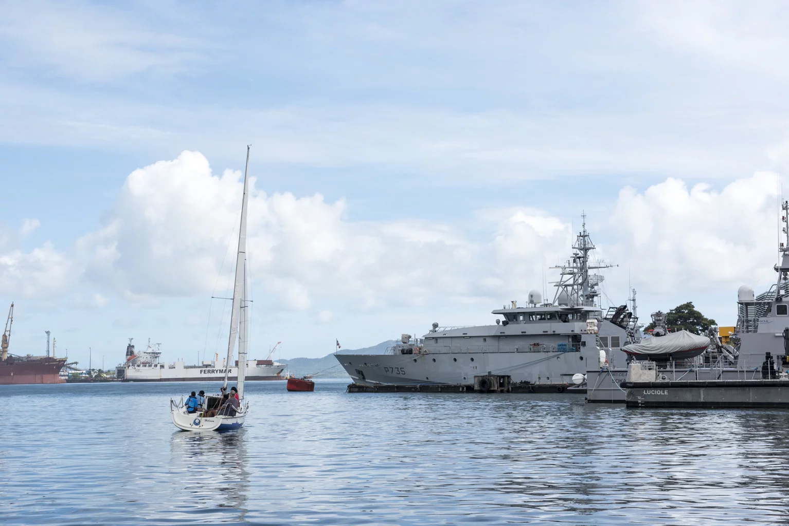 Les cadets apprennent à faire de la voile