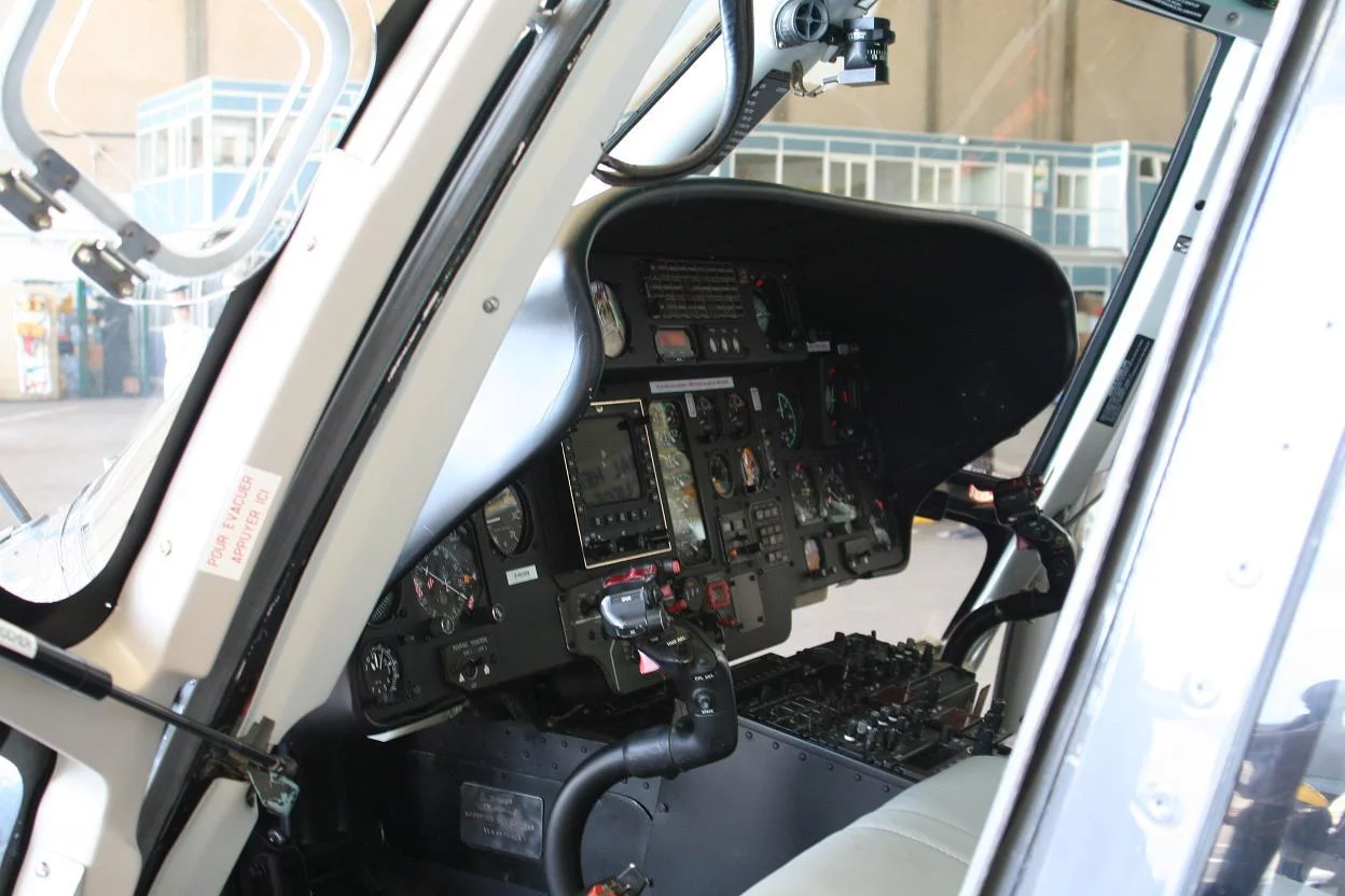 Le cockpit du Dauphin de service public
