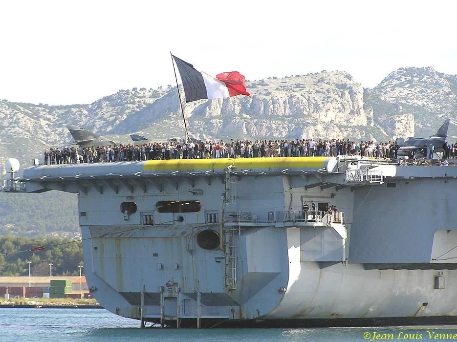 La sortie des familles du Charles de Gaulle