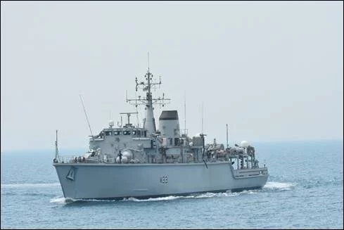 Le chasseur de mines britannique HMS Brocklesby