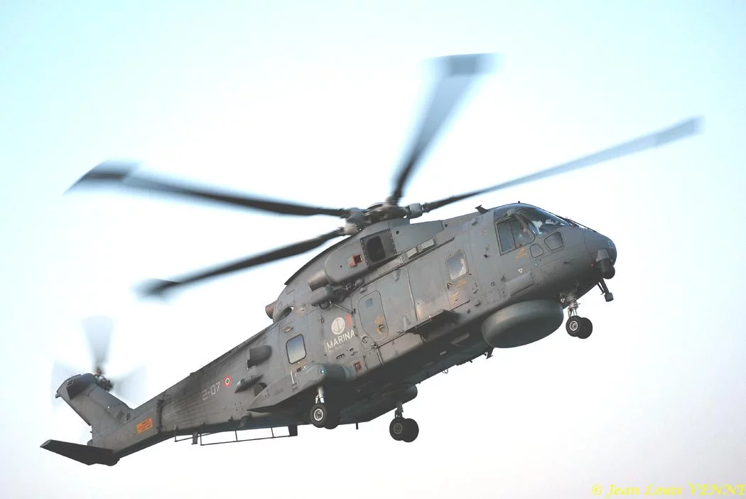 Un hélicoptère EH-101 de la marine italienne
