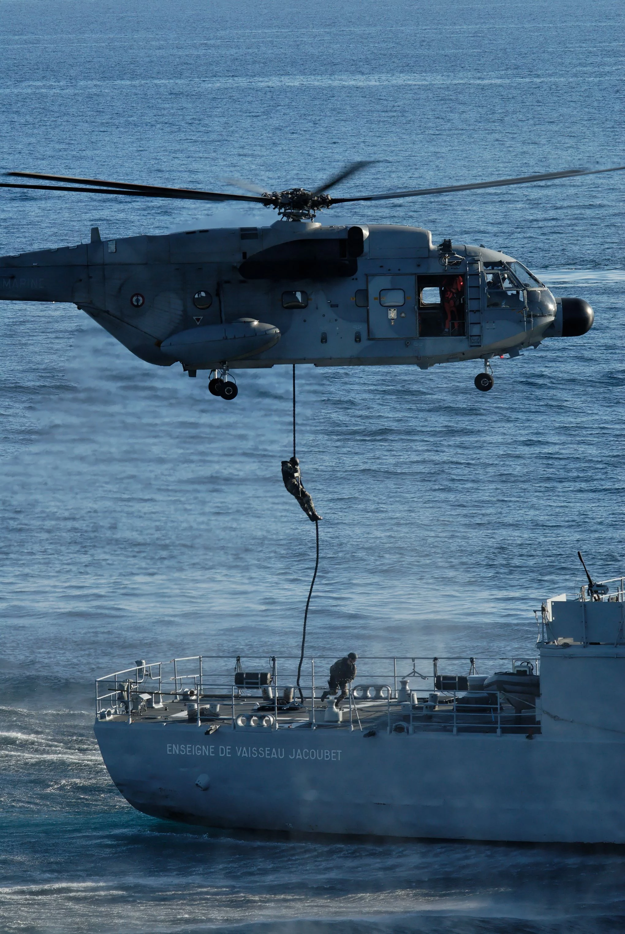 Hélitreuillage d'une équipe de visite