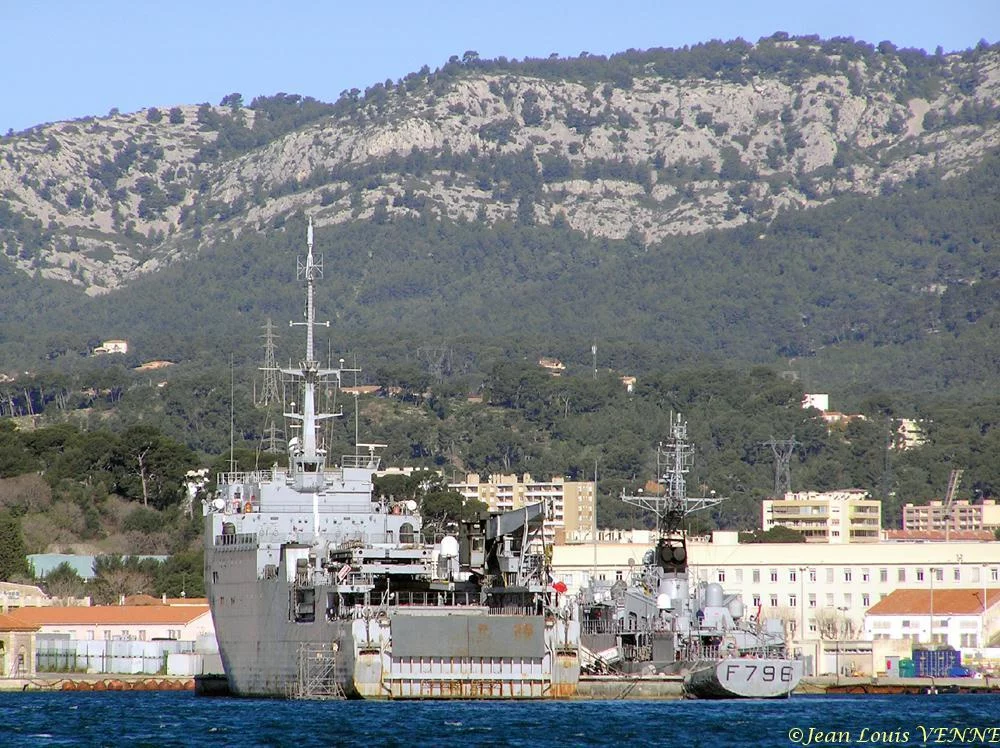 Derniers coups de peinture sur le Bougainville