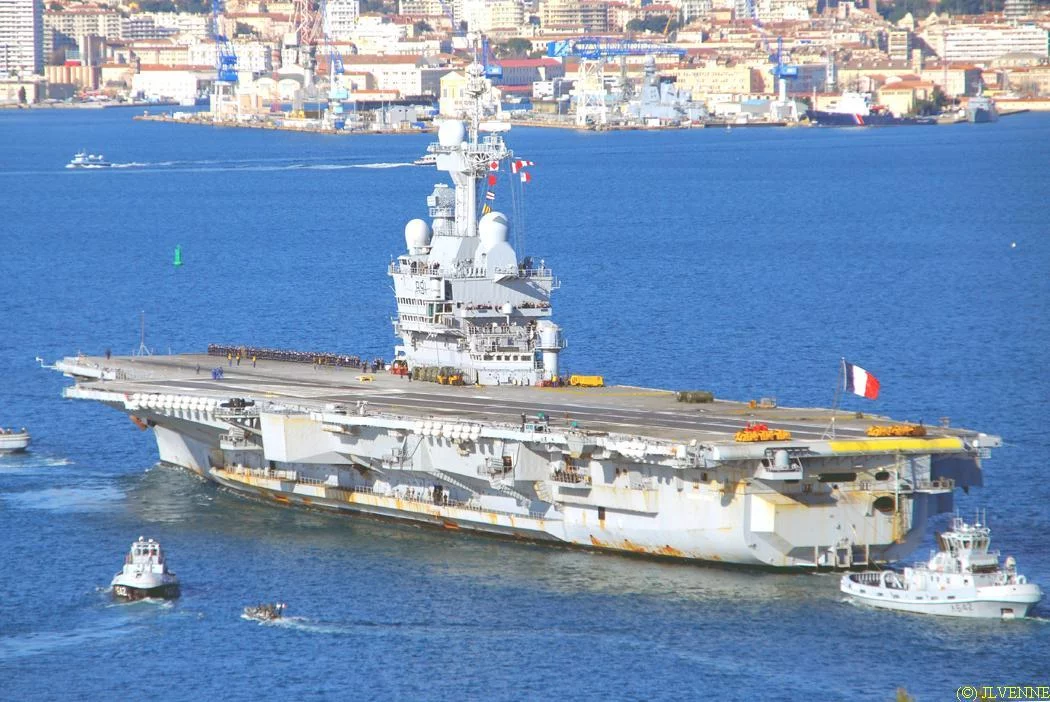 Le porte-avions Charles de Gaulle rentre de la mission Agapanthe