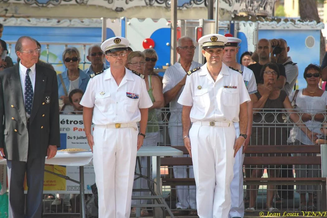 Le commandant, un officier du Var et le maire de Bandol