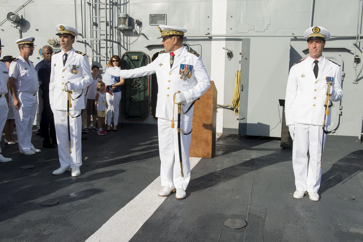 Dumont d’Urville : le capitaine de corvette Nicolas Marion prend le commandement