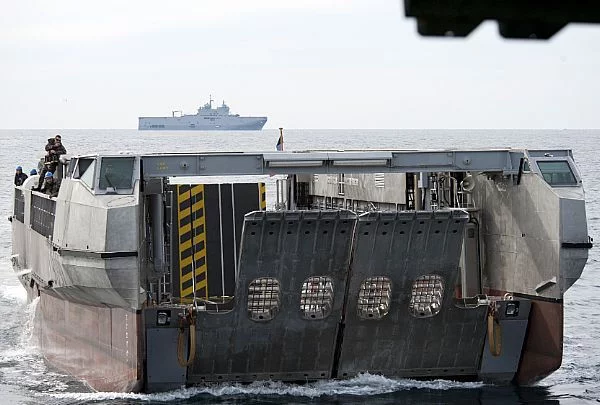 L'EDAR entre dans le radier du Wasp