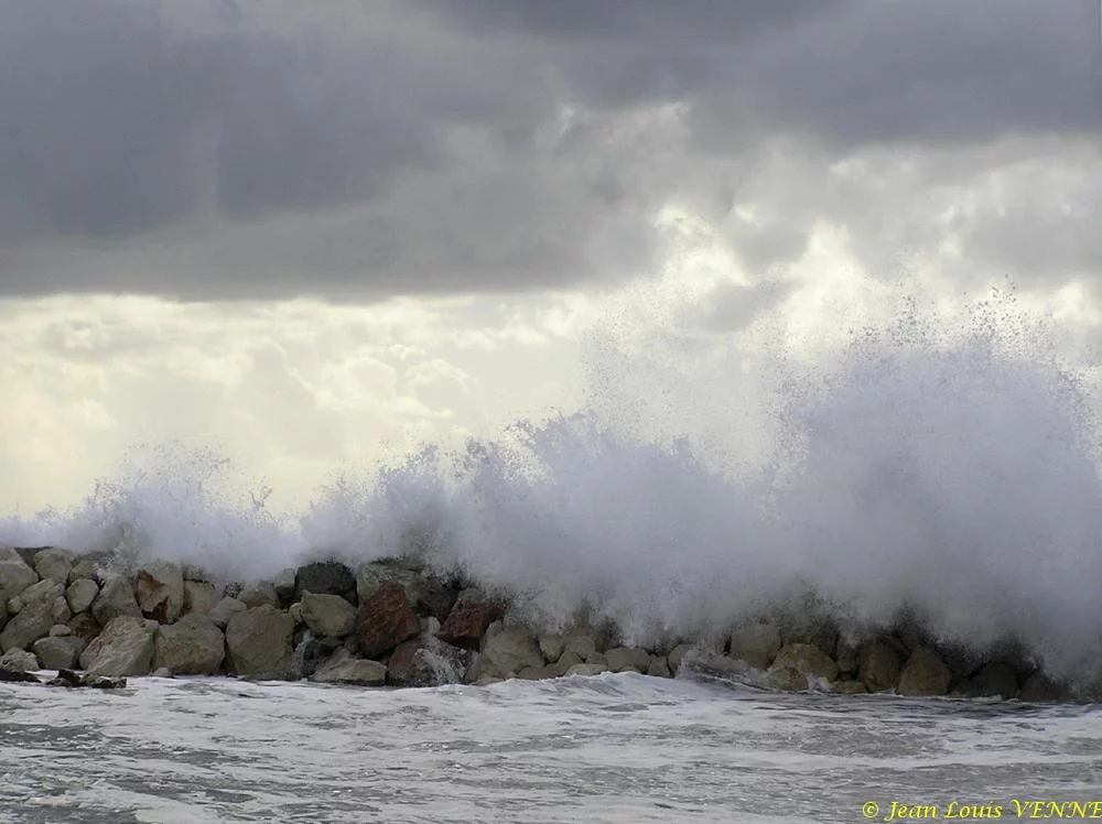 Mer agitée sur la plage de St-Elme