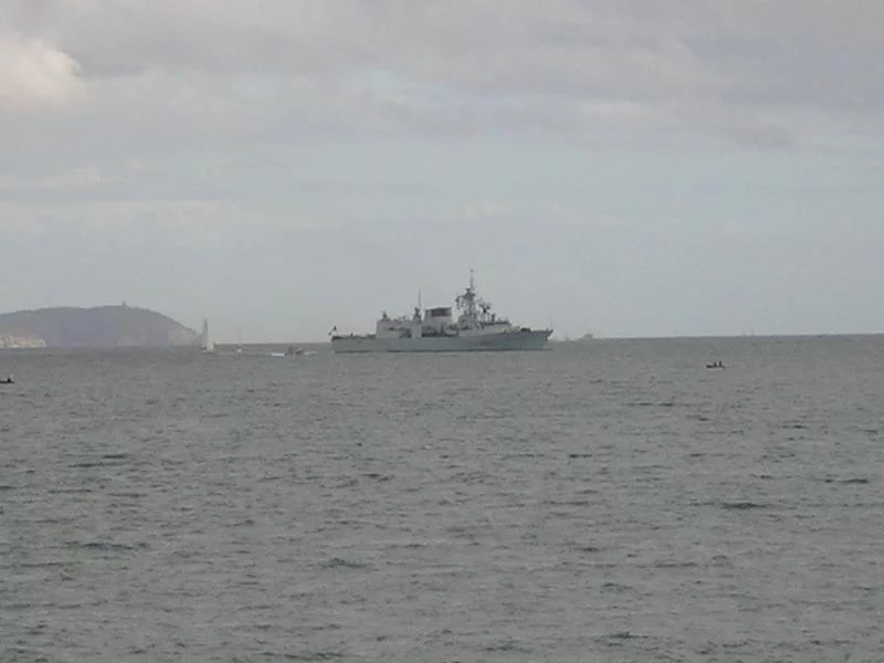 La frégate canadienne Ville de Québec arrive à Toulon