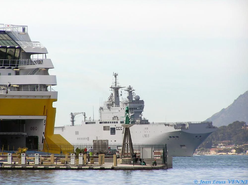 Le Mistral se montre devant le port de Toulon