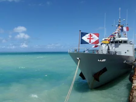 La Moqueuse en visite chez sa marraine