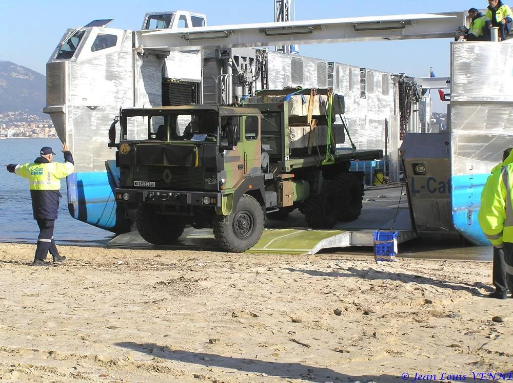 Premier plageage du L-CAT avec matériel roulant