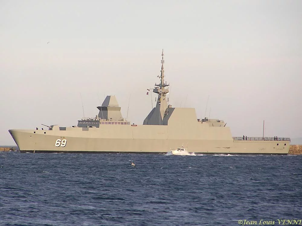 Arrivée Ã  Toulon de la frégate RSS Intrepid