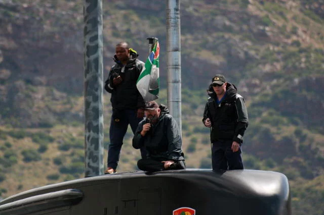 Les officiers commandant la manoeuvre d'accostage