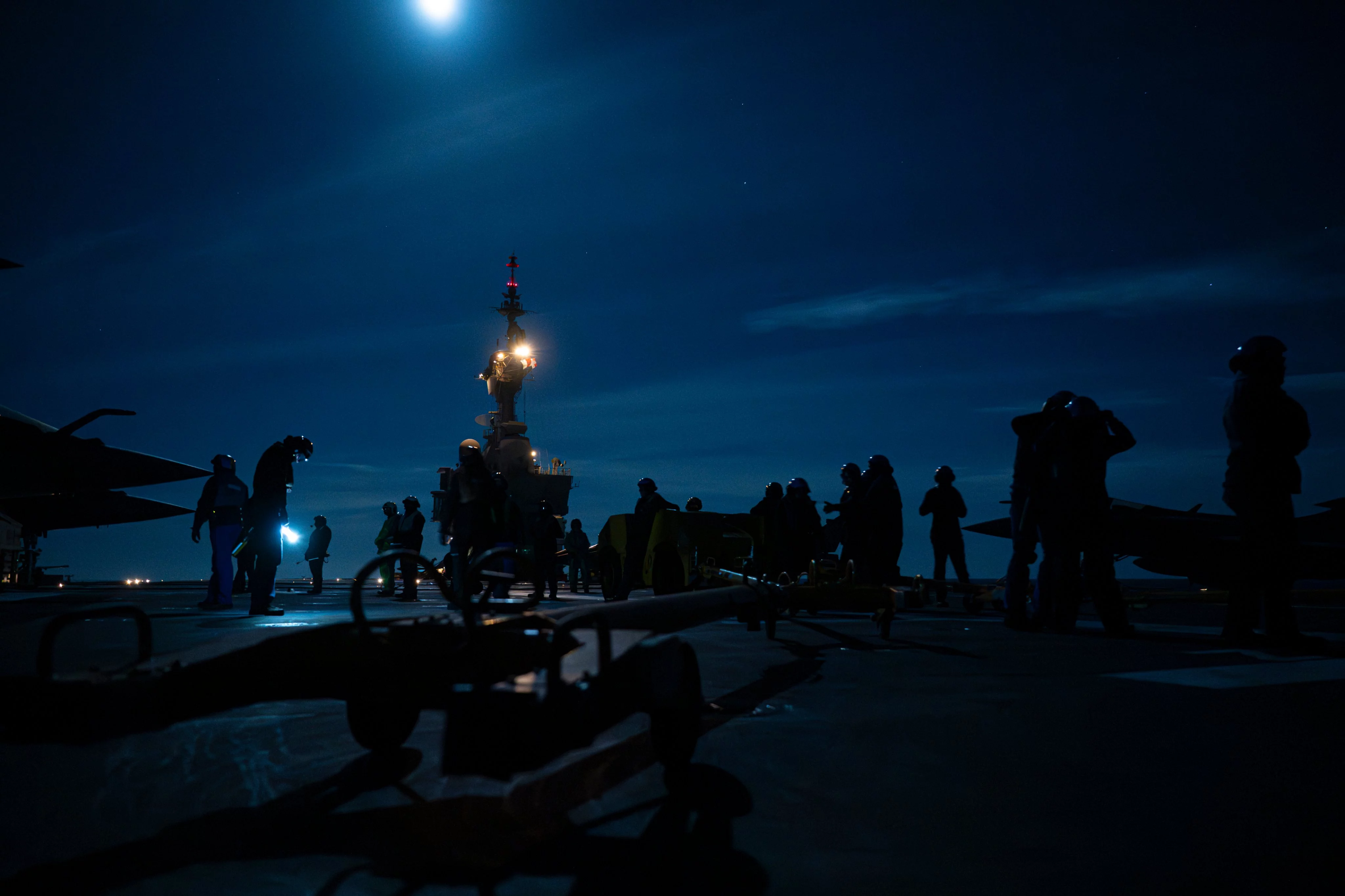 De nuit sur le pont du Charles de Gaulle