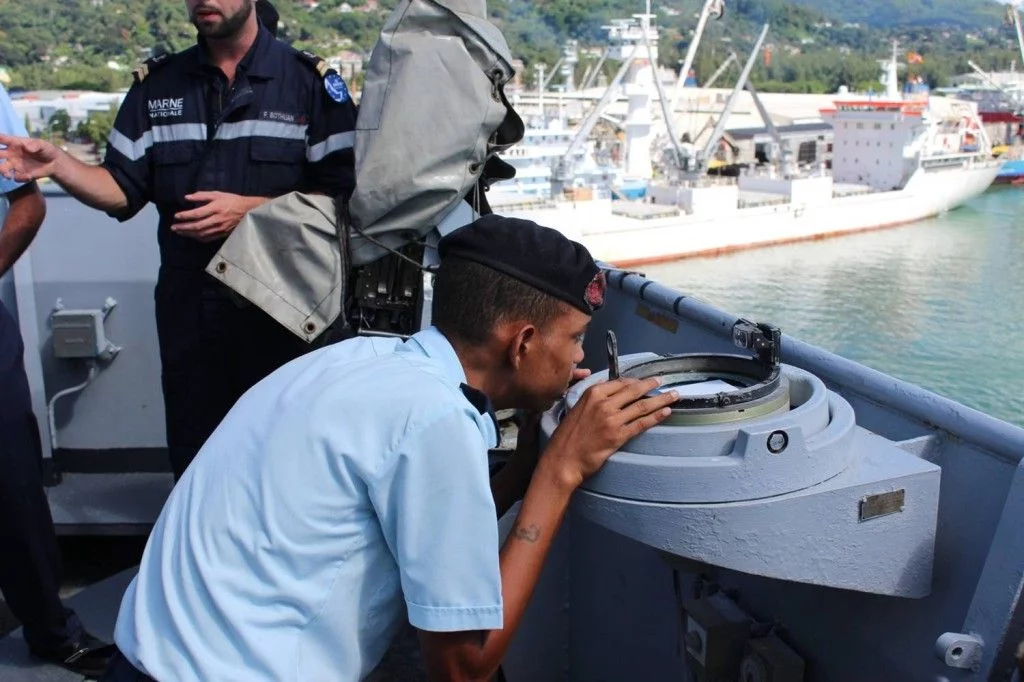 Le Siroco forme des gardes-côtes des Seychelles à la navigation électronique