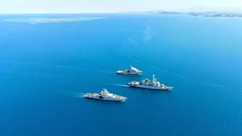 Une frégate de surveillance, un patrouilleur outre-mer et un bâtiment de soutien et d’assistance outre-mer dans le lagon de Nouméa