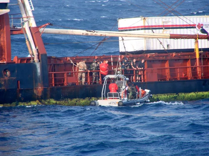 Les marins franÃ§ais portent assistance au cargo Danois
