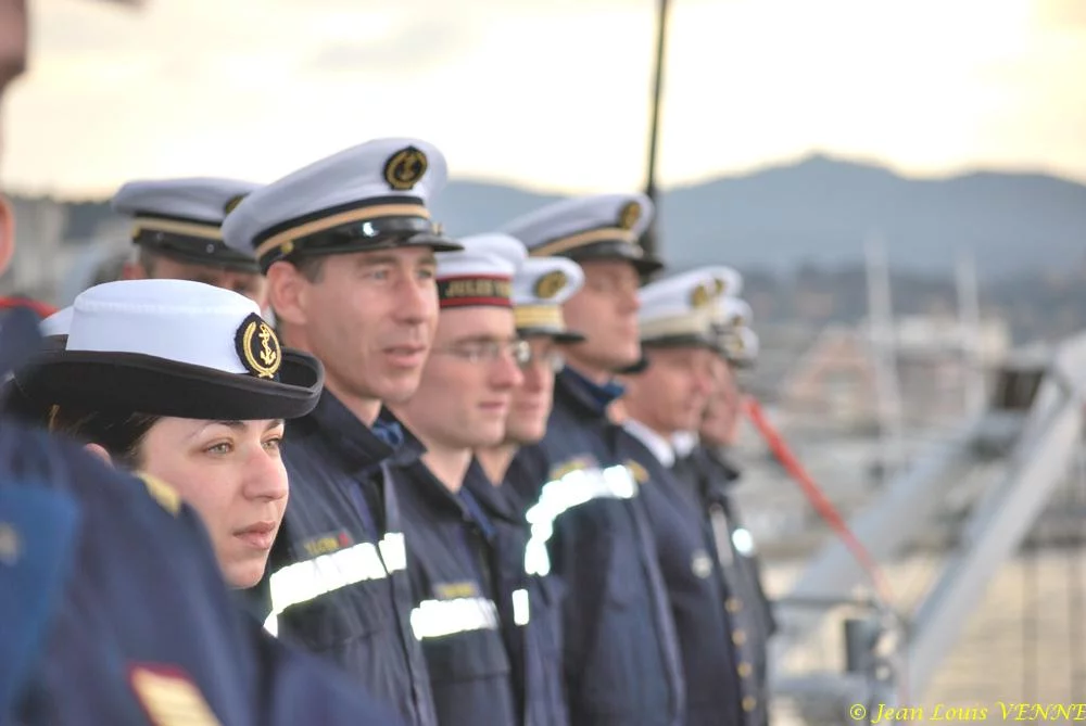 L'équipage aux postes de bande